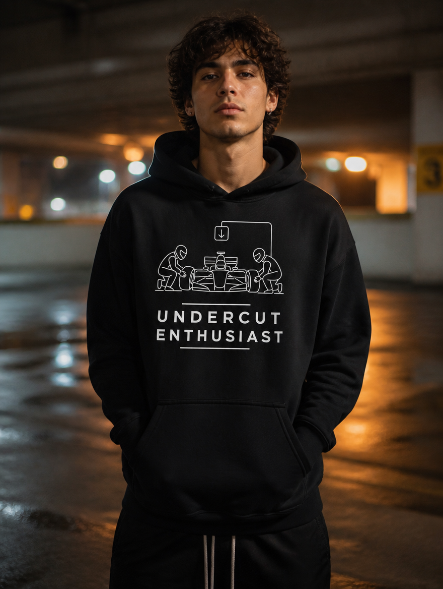 Hoodie Undercut Model getragen von vorne, JDM Print sichtbar