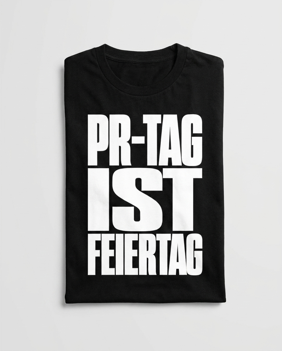 PR-Tag Ist Feiertag T-Shirt Flatlay