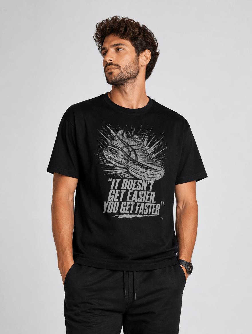 T-Shirt "It Doesn't Get Easier, You Get Faster" – Running & Laufen S–5XL | Black Ursus - Streetwear - size_range | Black Ursus